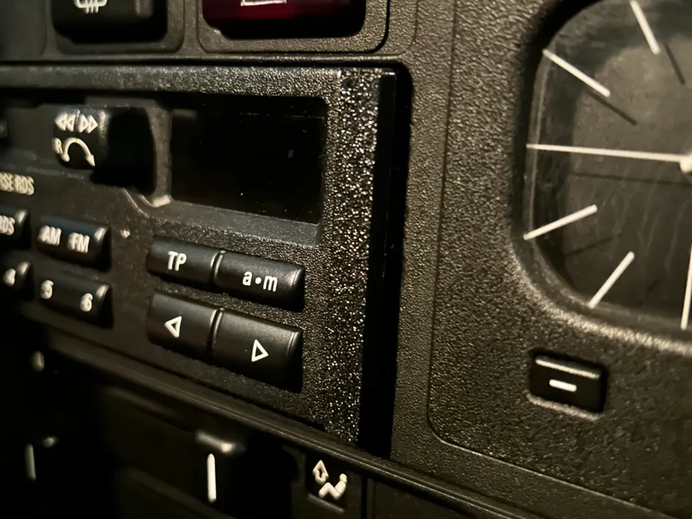 BMW E30 Radio Inverse – Façades de Radio
